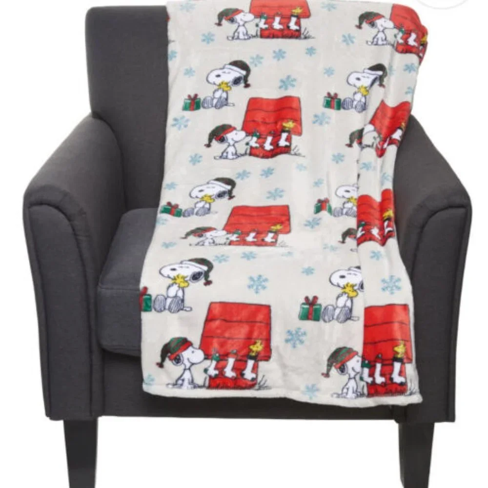Peanuts Berkshire Christmas Stockings Snoopy Doghouse Throw Blanket Snowflakes